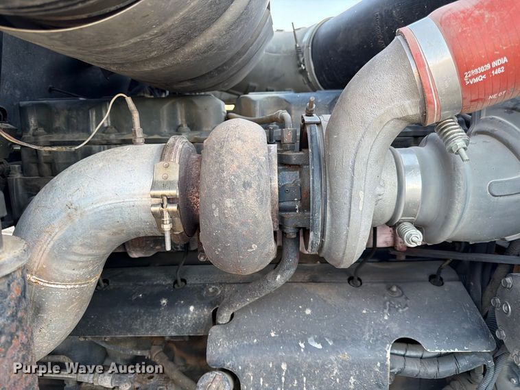 image for item FK3817 2000 Mack CH613 semi truck