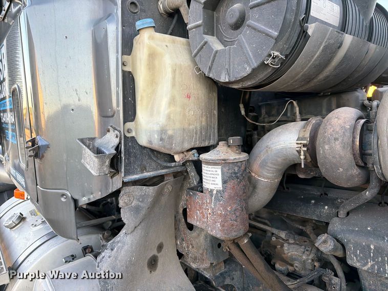 image for item FK3817 2000 Mack CH613 semi truck