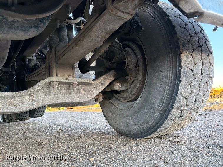 image for item FK3817 2000 Mack CH613 semi truck