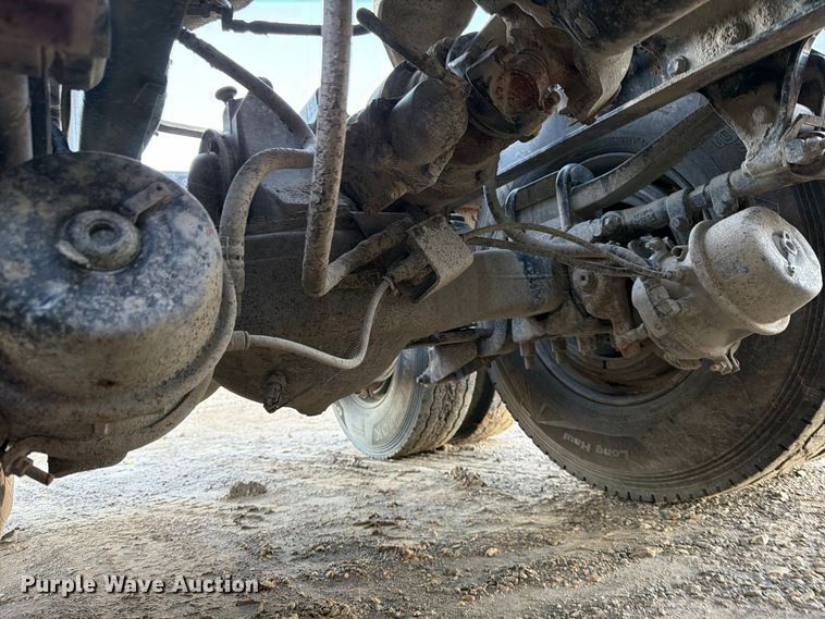 image for item FK3817 2000 Mack CH613 semi truck