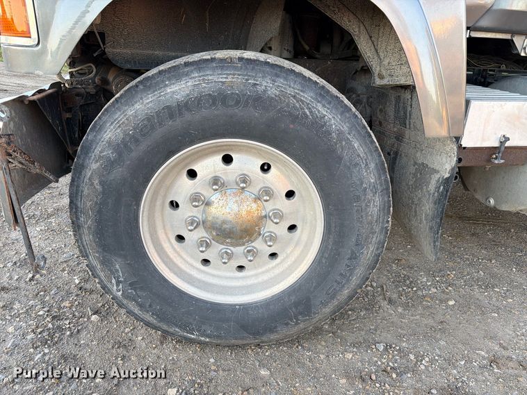image for item FK3817 2000 Mack CH613 semi truck