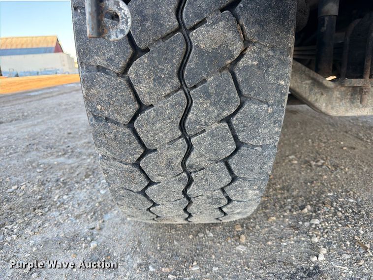 image for item FK3817 2000 Mack CH613 semi truck
