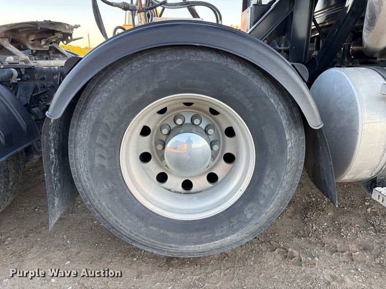 image for item FK3817 2000 Mack CH613 semi truck