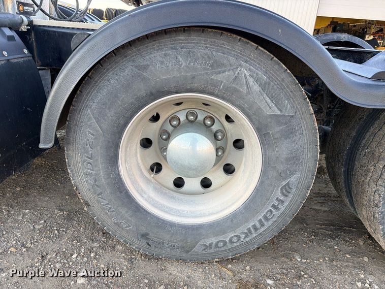 image for item FK3817 2000 Mack CH613 semi truck