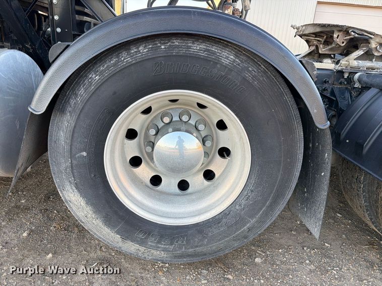 image for item FK3817 2000 Mack CH613 semi truck