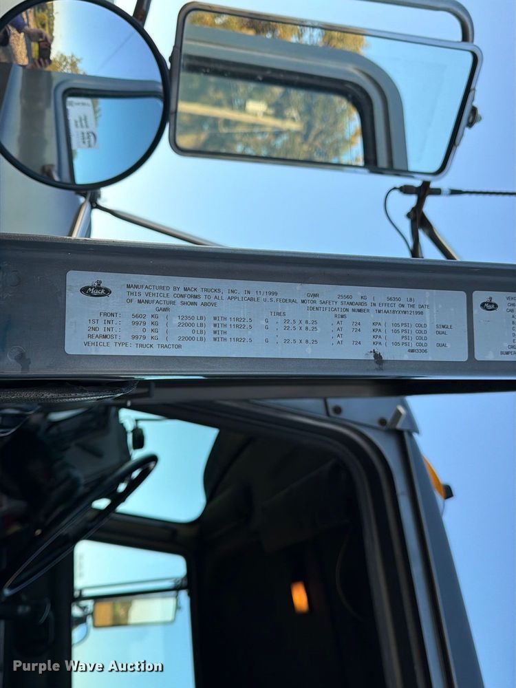 image for item FK3817 2000 Mack CH613 semi truck