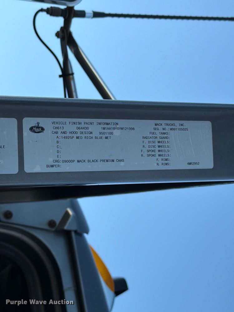 image for item FK3817 2000 Mack CH613 semi truck