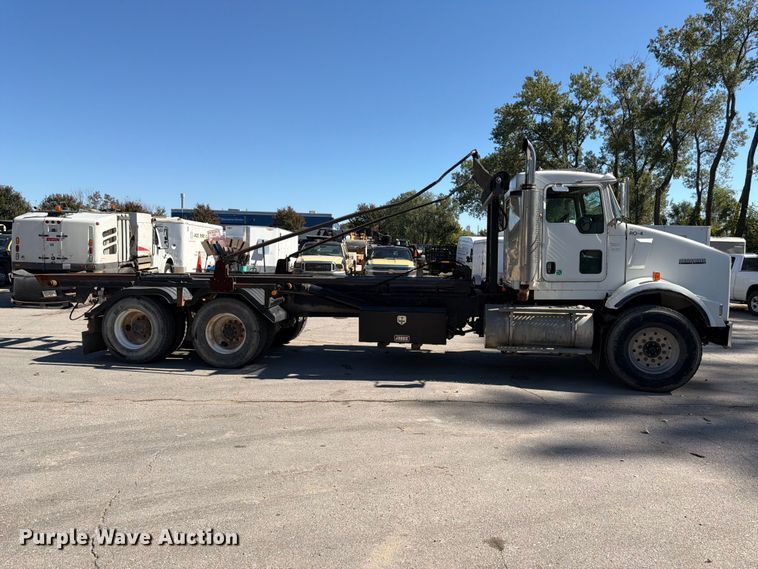 image for item FK3823 2006 Kenworth T800 roll-off container truck
