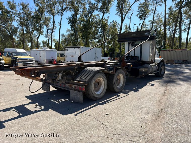 image for item FK3823 2006 Kenworth T800 roll-off container truck