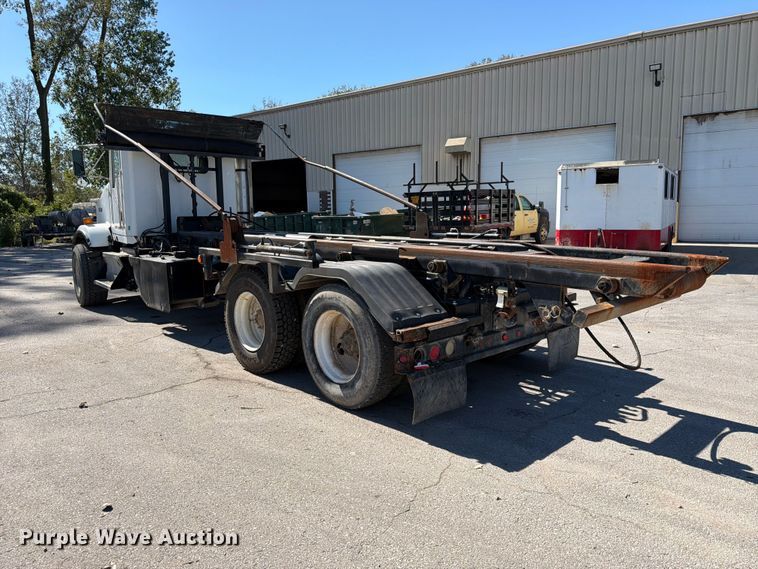 image for item FK3823 2006 Kenworth T800 roll-off container truck