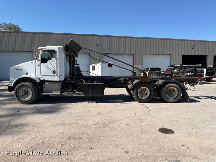 image for item FK3823 2006 Kenworth T800 roll-off container truck