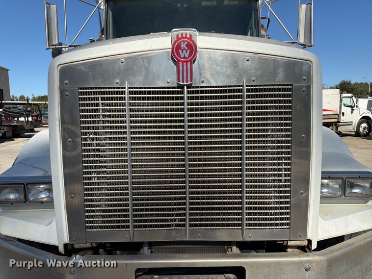 image for item FK3823 2006 Kenworth T800 roll-off container truck