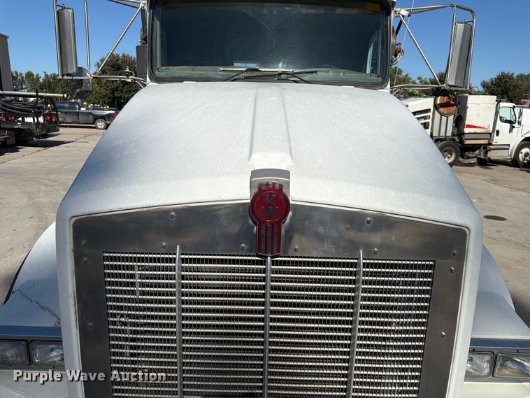image for item FK3823 2006 Kenworth T800 roll-off container truck