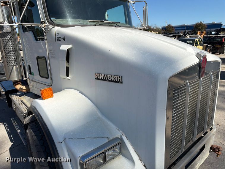 image for item FK3823 2006 Kenworth T800 roll-off container truck