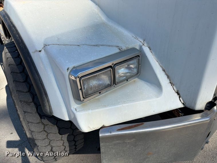 image for item FK3823 2006 Kenworth T800 roll-off container truck