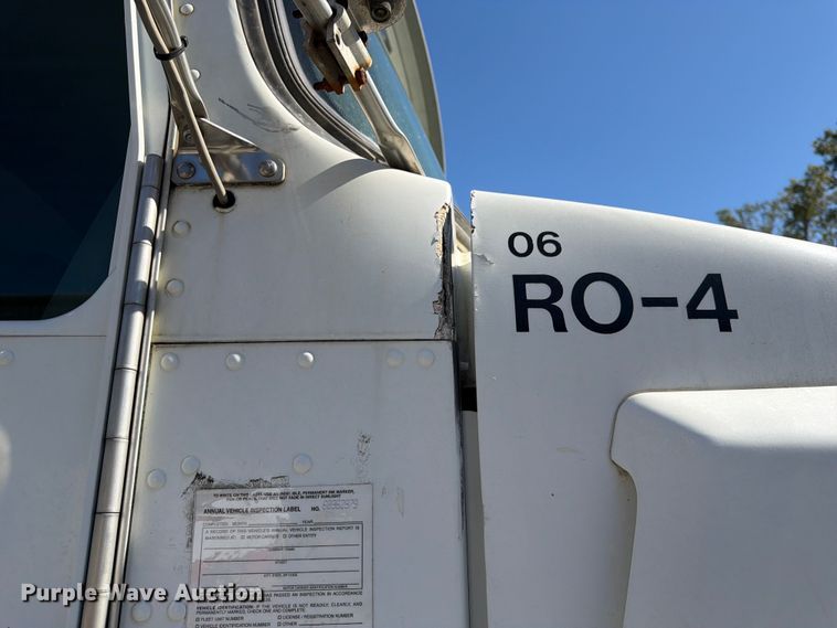 image for item FK3823 2006 Kenworth T800 roll-off container truck