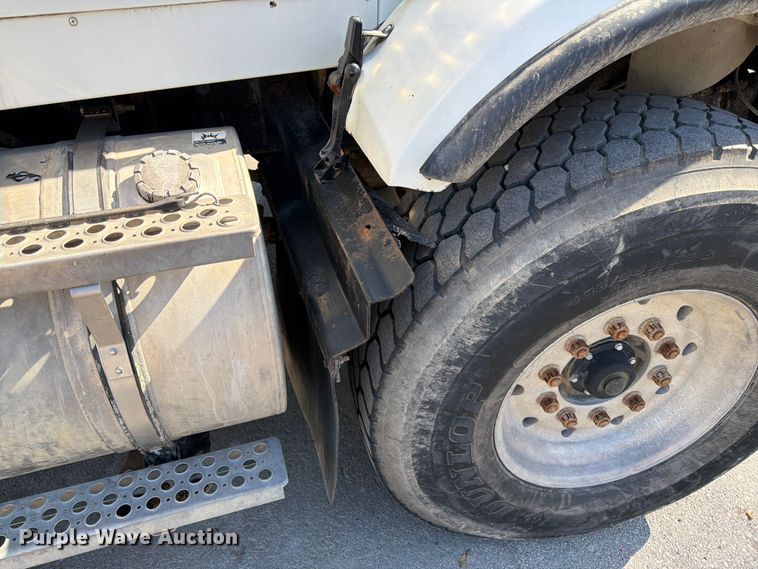 image for item FK3823 2006 Kenworth T800 roll-off container truck