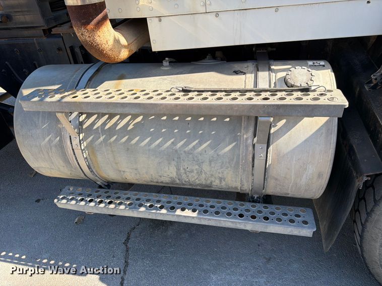 image for item FK3823 2006 Kenworth T800 roll-off container truck