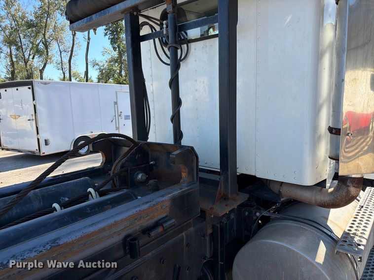 image for item FK3823 2006 Kenworth T800 roll-off container truck