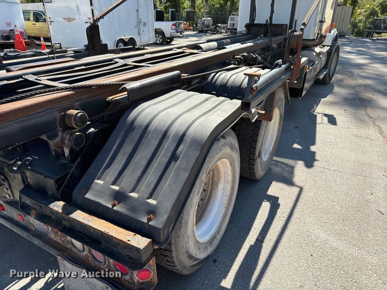 image for item FK3823 2006 Kenworth T800 roll-off container truck