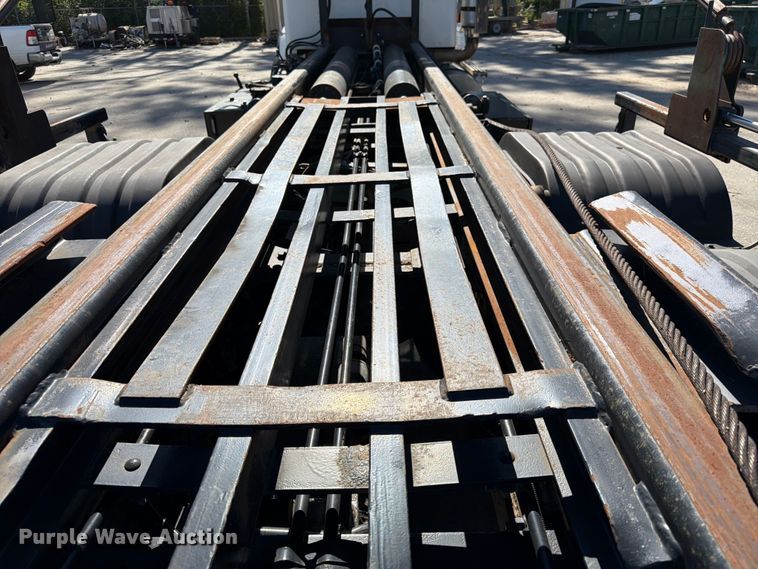 image for item FK3823 2006 Kenworth T800 roll-off container truck