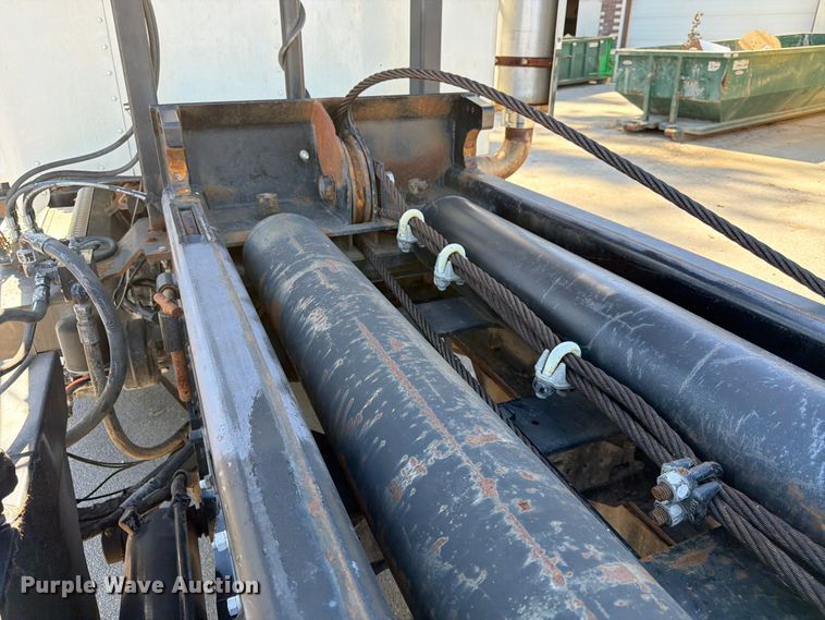 image for item FK3823 2006 Kenworth T800 roll-off container truck