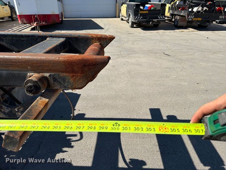 image for item FK3823 2006 Kenworth T800 roll-off container truck