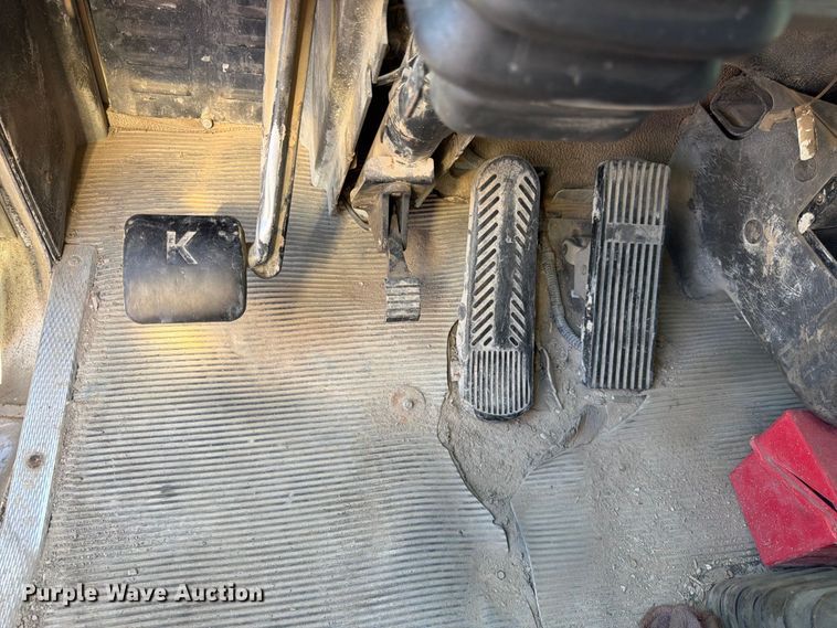 image for item FK3823 2006 Kenworth T800 roll-off container truck
