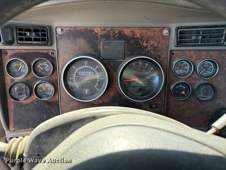 image for item FK3823 2006 Kenworth T800 roll-off container truck