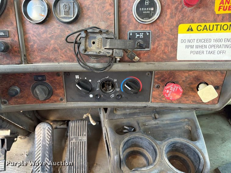 image for item FK3823 2006 Kenworth T800 roll-off container truck