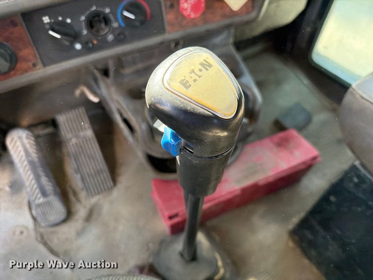 image for item FK3823 2006 Kenworth T800 roll-off container truck