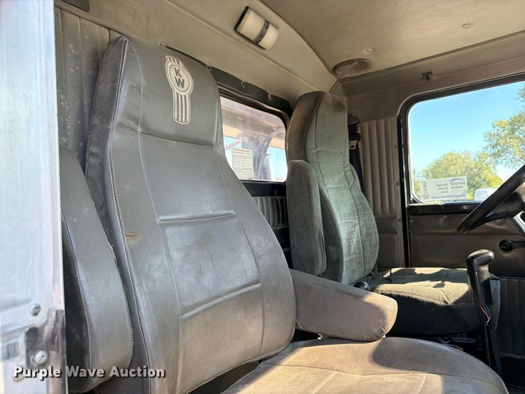 image for item FK3823 2006 Kenworth T800 roll-off container truck