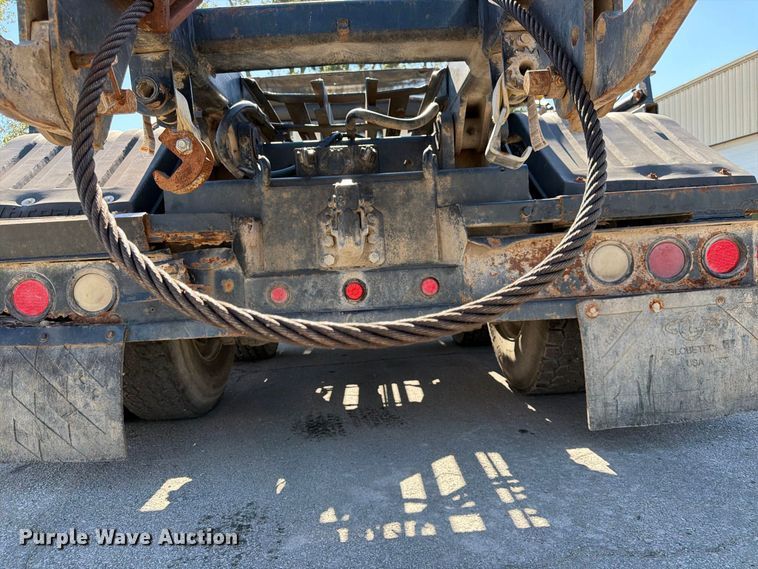 image for item FK3823 2006 Kenworth T800 roll-off container truck