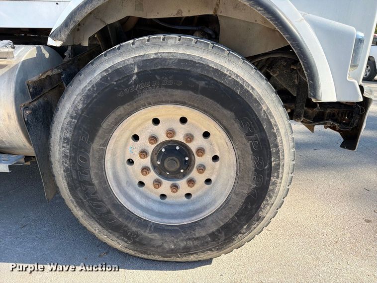 image for item FK3823 2006 Kenworth T800 roll-off container truck