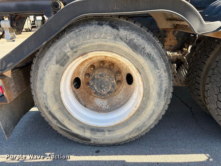 image for item FK3823 2006 Kenworth T800 roll-off container truck