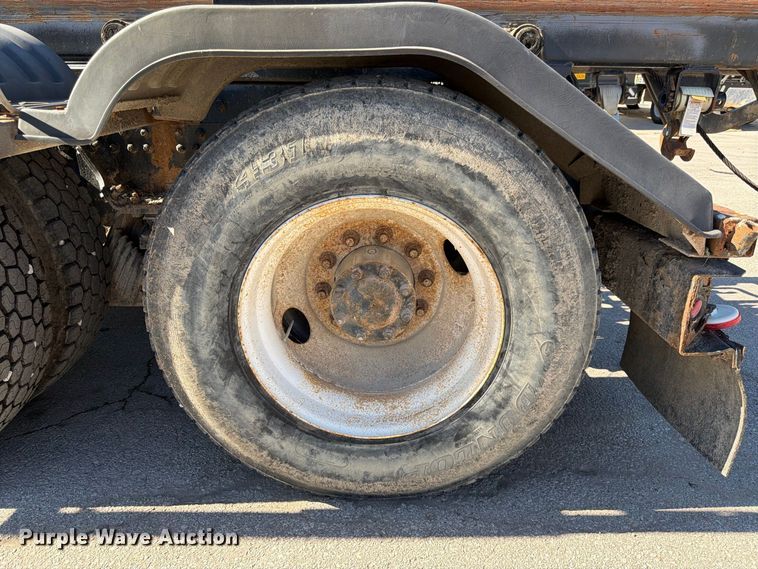 image for item FK3823 2006 Kenworth T800 roll-off container truck