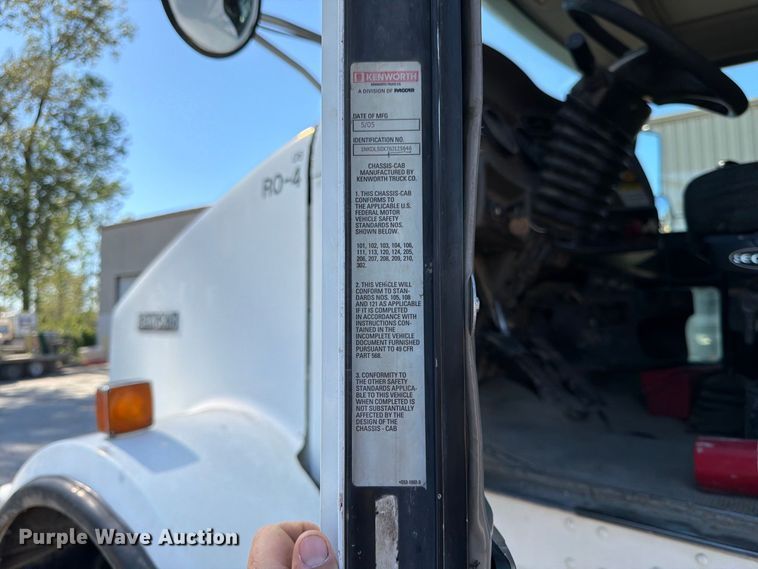 image for item FK3823 2006 Kenworth T800 roll-off container truck