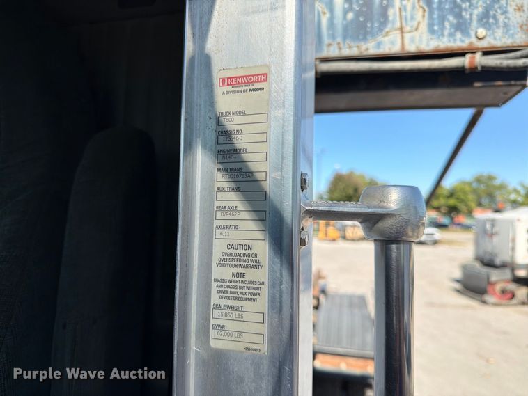 image for item FK3823 2006 Kenworth T800 roll-off container truck