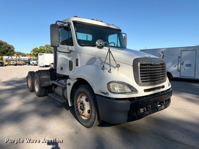 image for item FK3826 2005 Freightliner Columbia semi truck