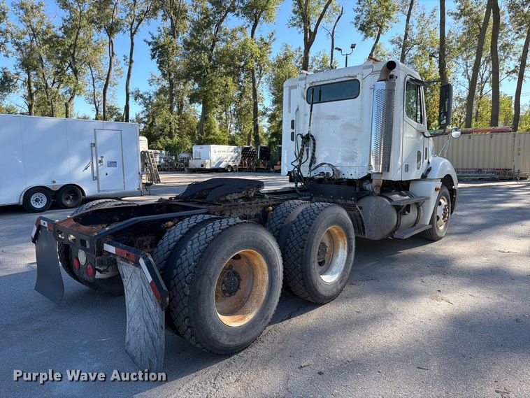 image for item FK3826 2005 Freightliner Columbia semi truck