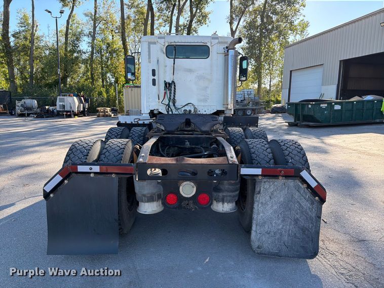 image for item FK3826 2005 Freightliner Columbia semi truck