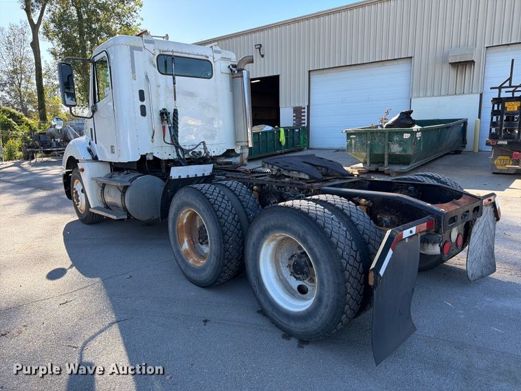 image for item FK3826 2005 Freightliner Columbia semi truck