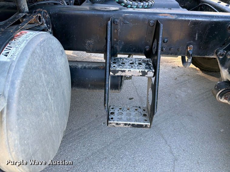 image for item FK3826 2005 Freightliner Columbia semi truck
