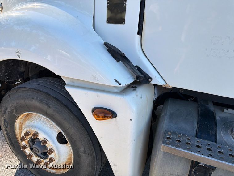 image for item FK3826 2005 Freightliner Columbia semi truck
