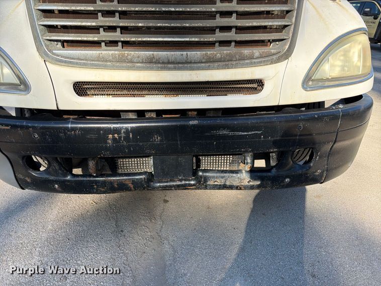 image for item FK3826 2005 Freightliner Columbia semi truck