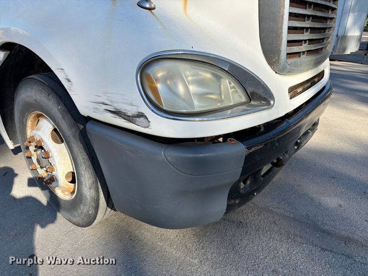 image for item FK3826 2005 Freightliner Columbia semi truck