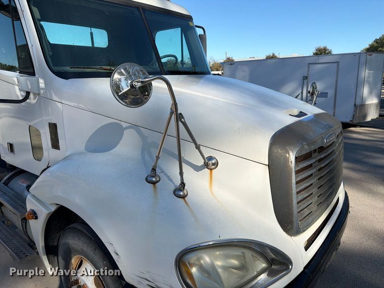 image for item FK3826 2005 Freightliner Columbia semi truck