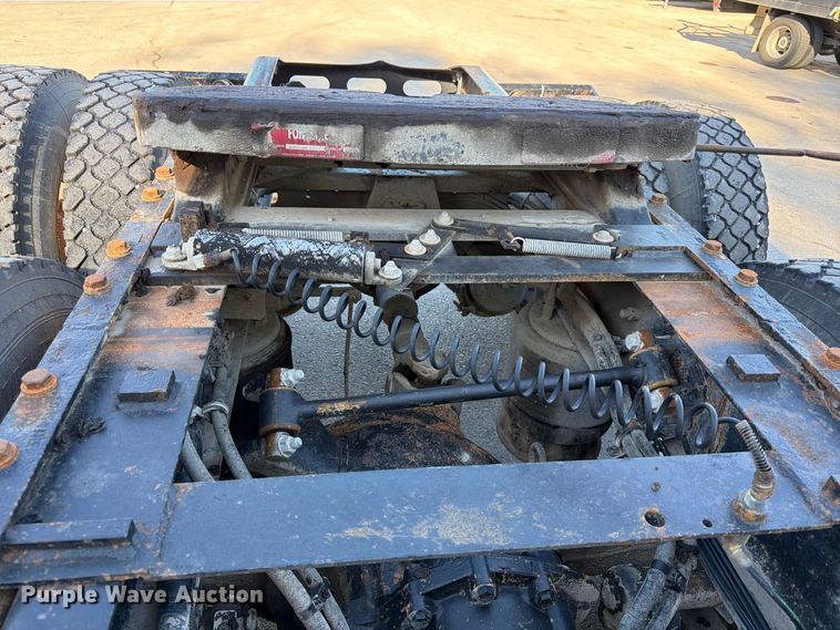 image for item FK3826 2005 Freightliner Columbia semi truck