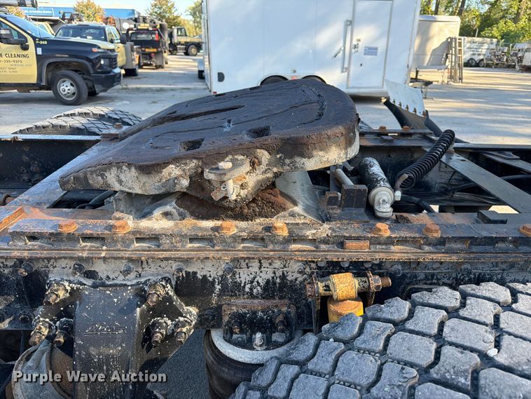 image for item FK3826 2005 Freightliner Columbia semi truck