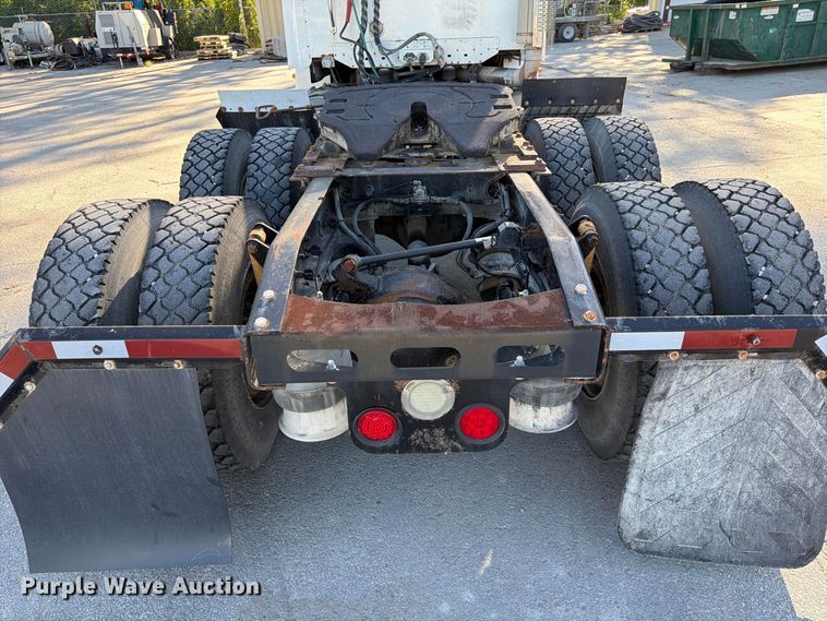 image for item FK3826 2005 Freightliner Columbia semi truck